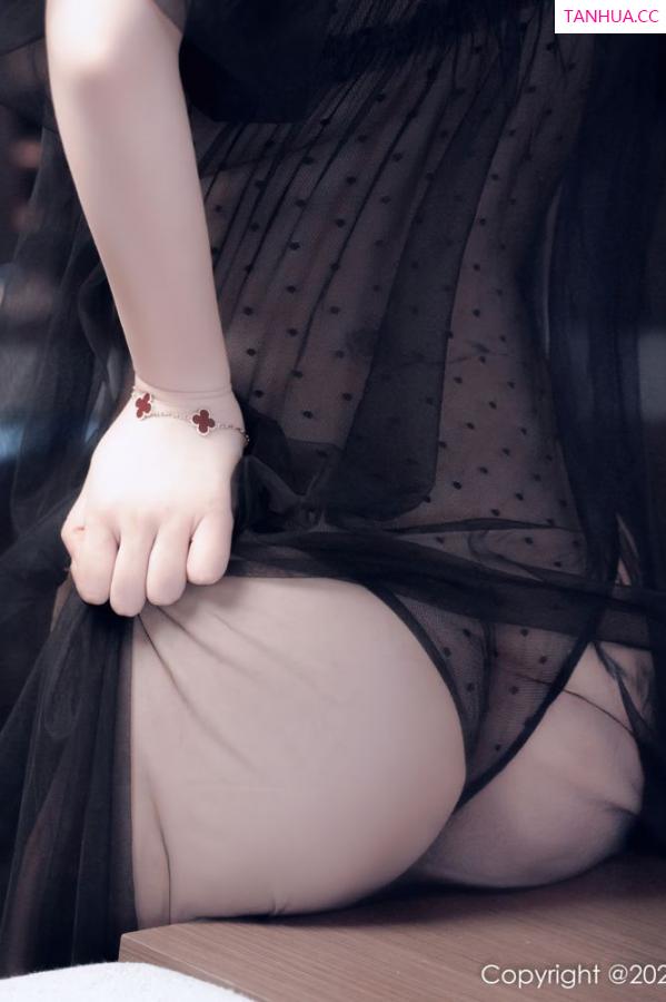 苏小曼  [XiuRen]高清写真图 2021.12.13 No.4328 苏小曼babyface第3张图片